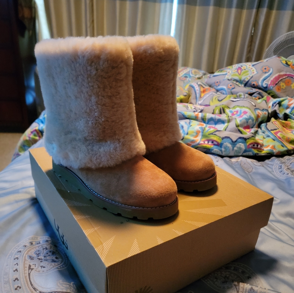 EUC (LIKE NEW) RARE SZ 8 WOMEN'S UGG W MAYLIN SHERPA BEIGE BOOTS.